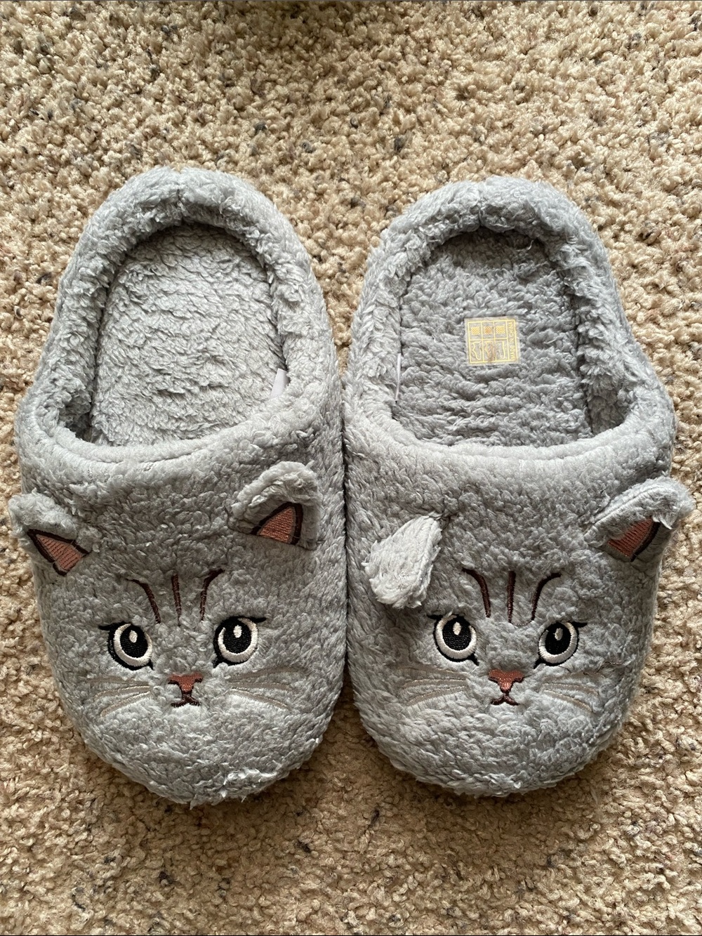 Women’s Cozy Gray Cat Slippers